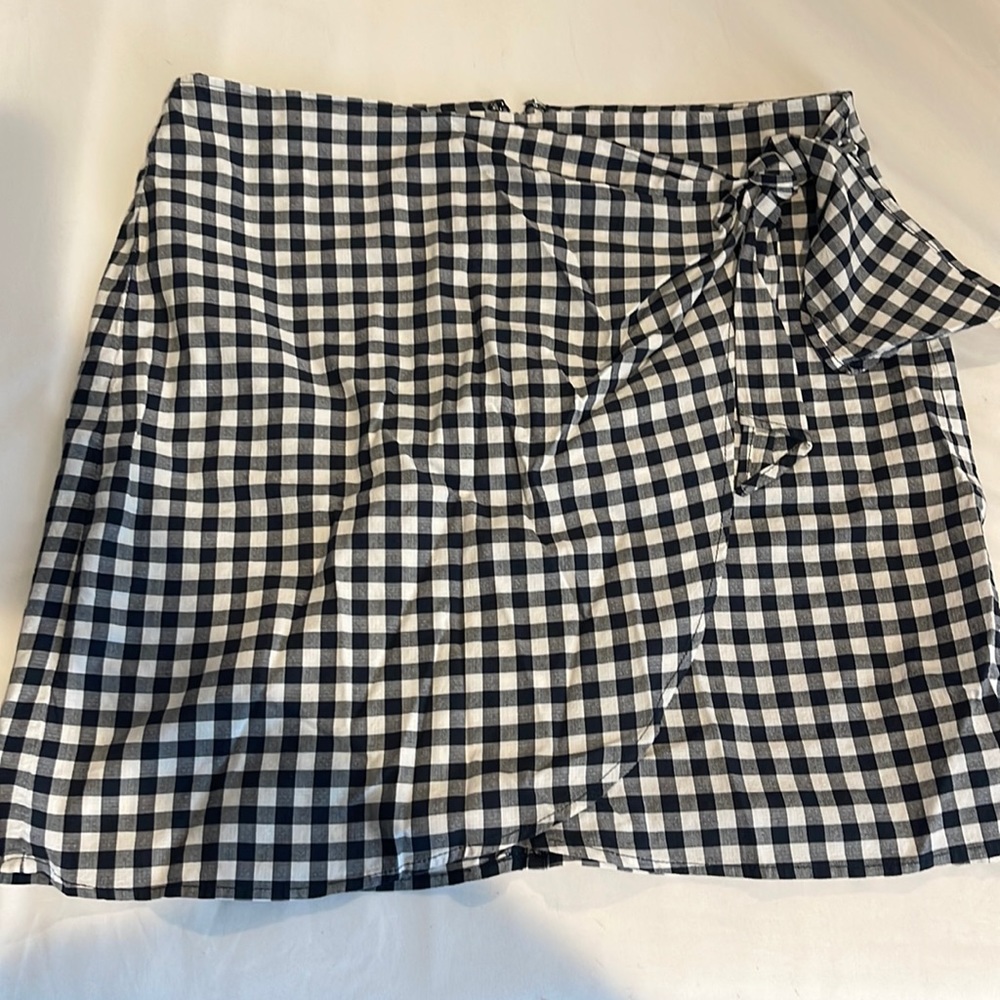 LOFT NWT S 8 Checkered Skirt with front fake tie